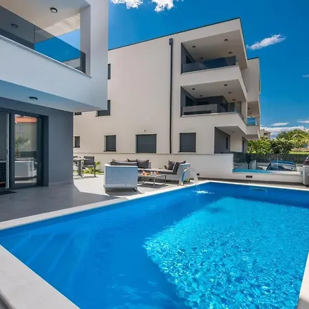 Family Friendly With A Swimming Pool Vantacici, Krk - 19303 Apartament