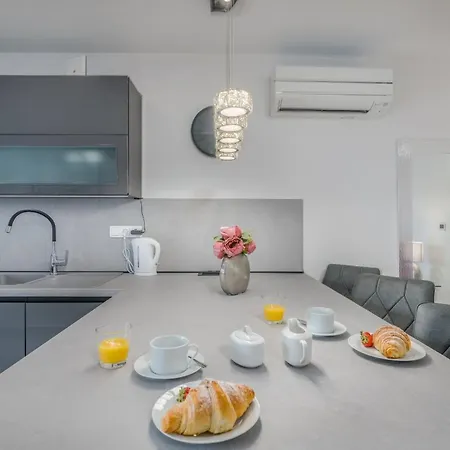 Family-friendly With Swimming Pool Vantacici, Krk - 19303 马林斯卡